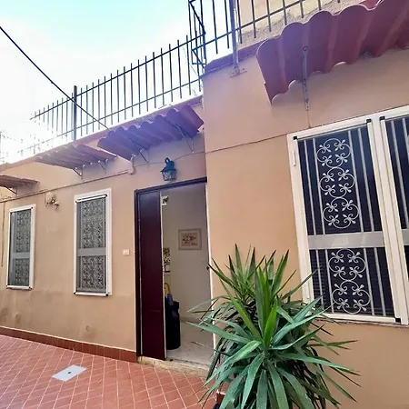 Vomero House With Free Parking 410 Cm Apartment